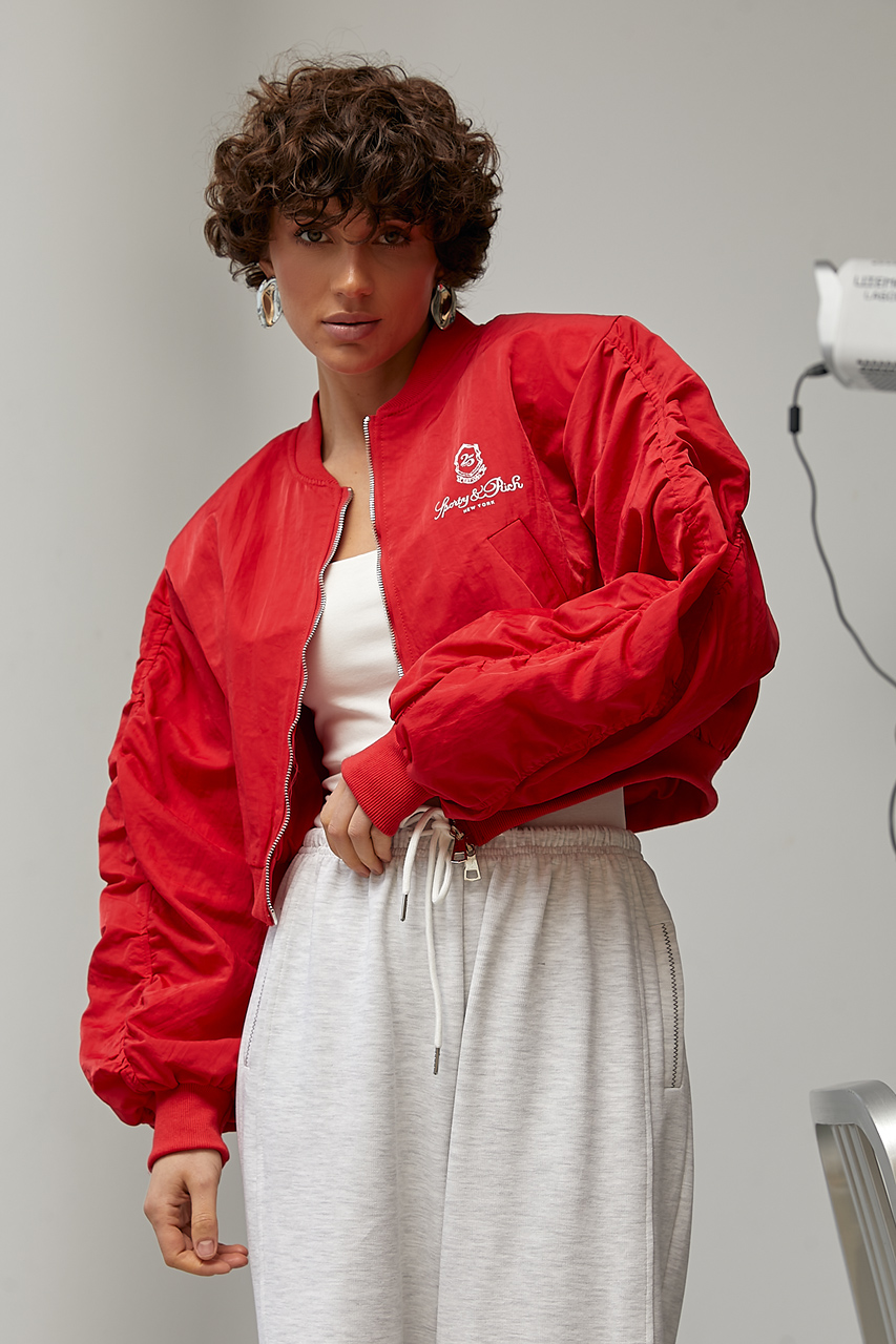 Короткая красная куртка для женщин