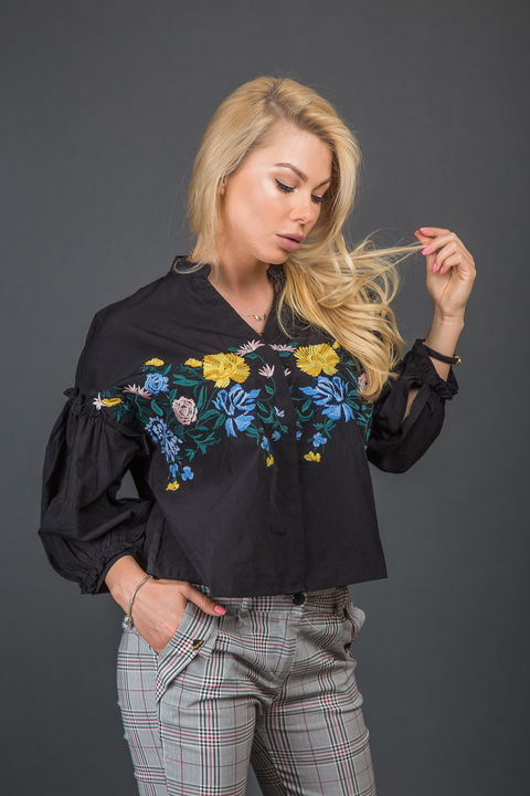 Фото 4 модели FA16 Этническая блуза с цветочной вышивкой Forget Me Not - черная
