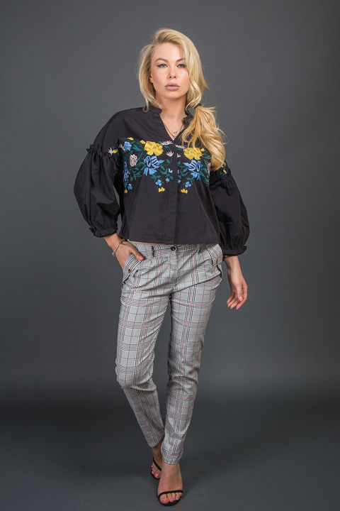 Фото 3 модели FA16 Этническая блуза с цветочной вышивкой Forget Me Not - чорний