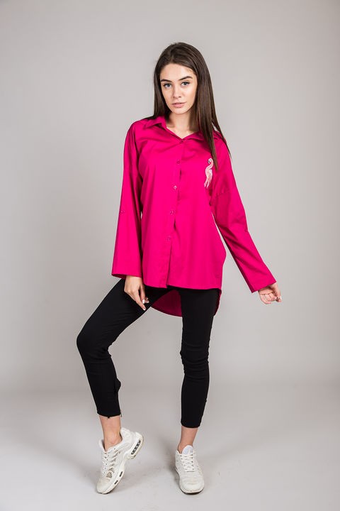 Фото 7 модели L0024 Рубашка с удлиненной спинкой и нашивкой LUREX - рожевий