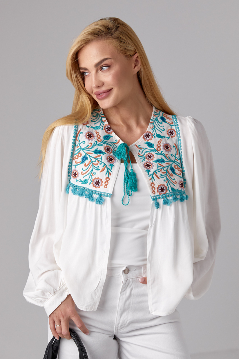 Женская блуза-накидка с вышивкой