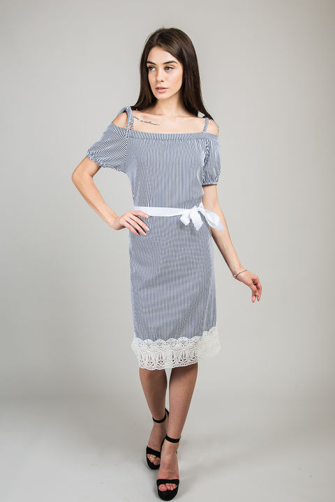 Фото 1 модели L1013 Полосатое платье с открытыми плечами LUX STYLE - синій