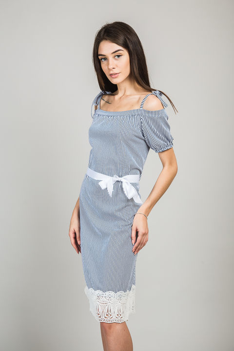 Фото 2 модели L1013 Полосатое платье с открытыми плечами LUX STYLE - синій