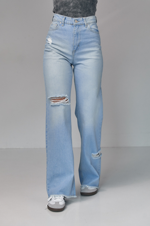 Жіночі джинси з рваними елементами