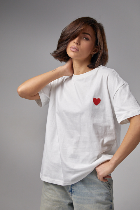 Трикотажна жіноча футболка з вишитим серцем