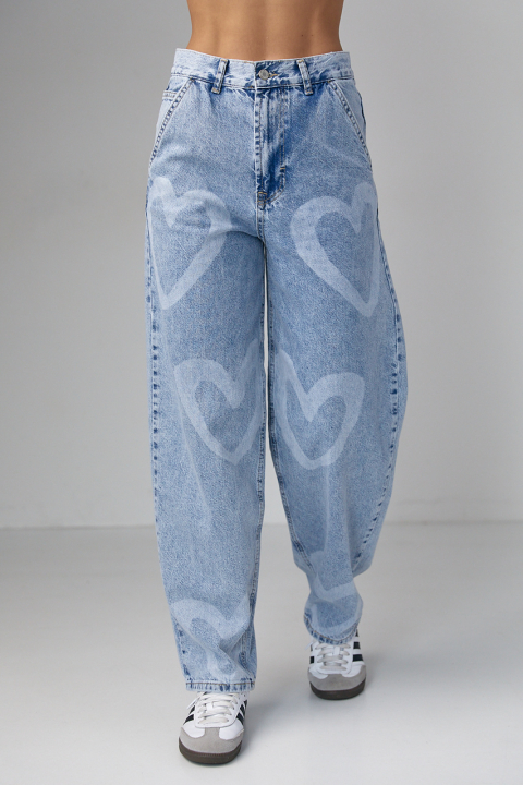 Женские джинсы с принтом в форме сердца