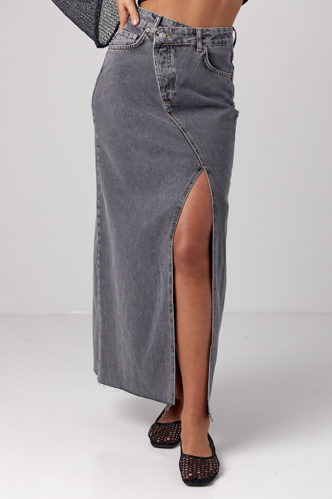 Джинсовая юбка с разрезом и боковым гульфиком
