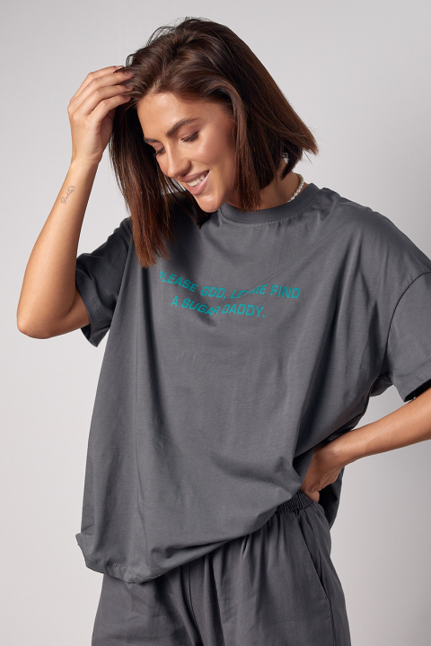 Жіноча футболка oversize з написом