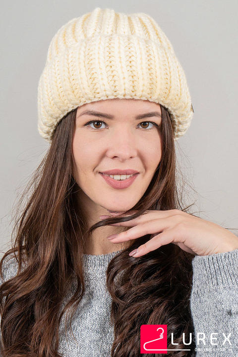 Фото 1 модели H003 Теплая шапка объемной вязки Инфинити CASKONA - кремова