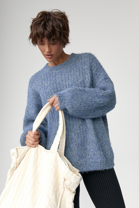 Тепла жіноча кофта з рукавами-ліхтариками