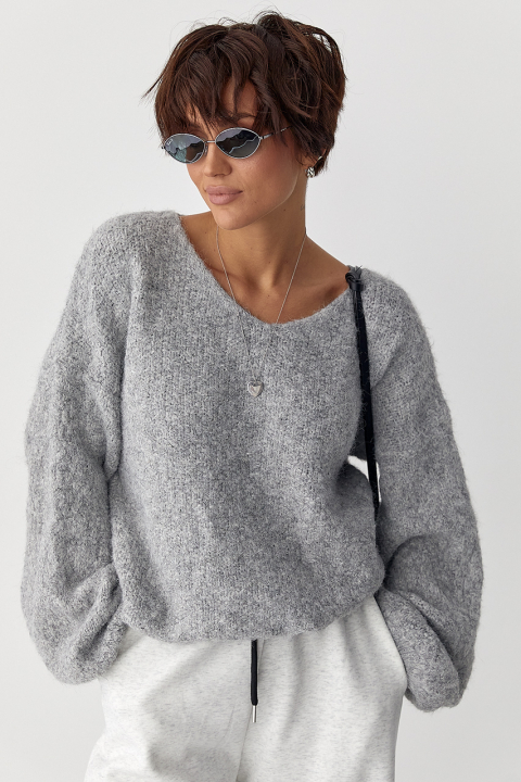 Мохерова кофта з V-подібним вирізом
