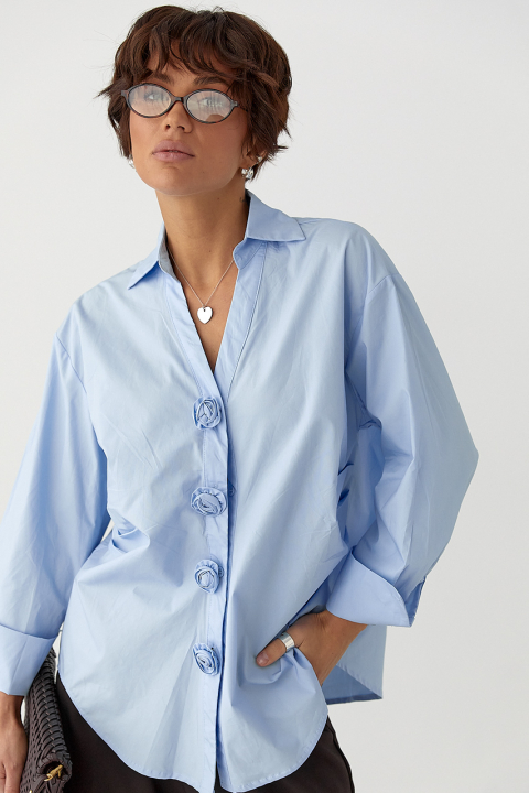 Классическая рубашка с розами на пуговицах