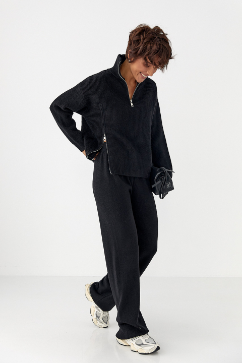 В'язаний костюм зі светром із блискавками та прямими штанами