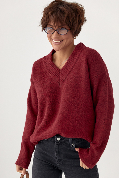 Вязаный однотонный пуловер свободного фасона