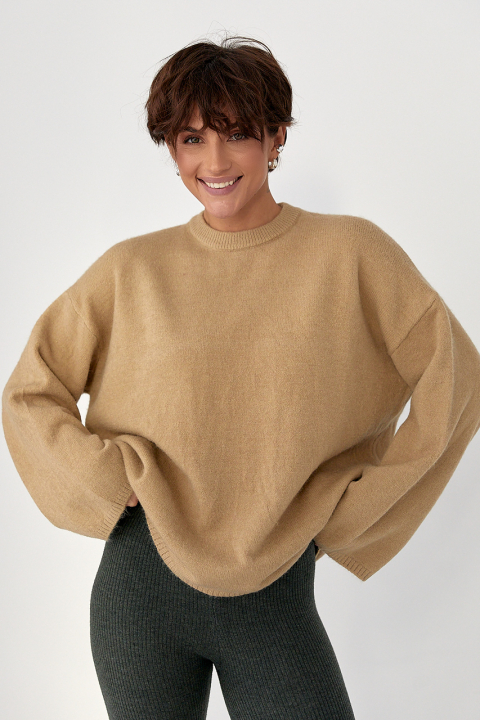 В'язана однотонна кофта з широкими рукавами