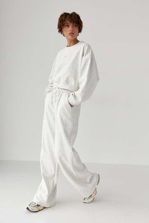 Свободный теплый спортивный костюм