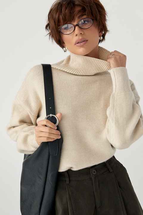 В'язаний однотонний гольф вільного фасону