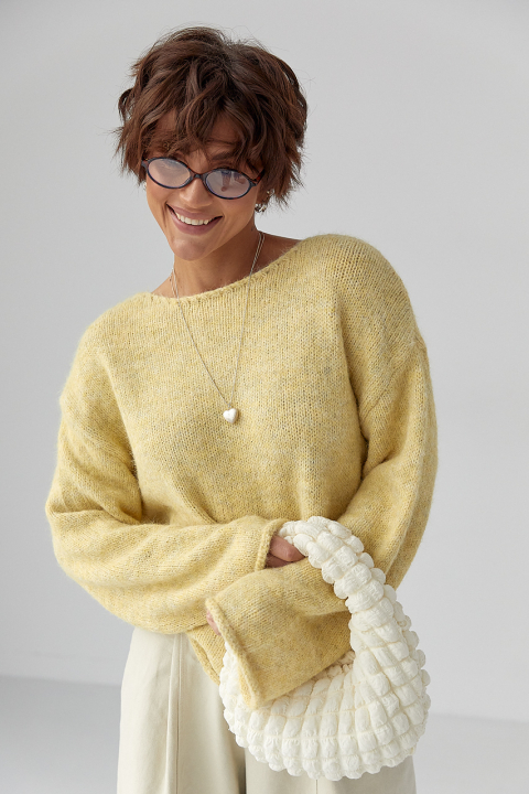 Вязаный мохеровый джемпер с широкими рукавами