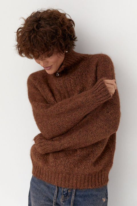 Теплый вязаный свитер