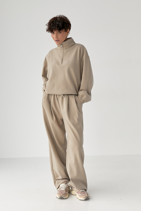 Зимний однотонный спортивный костюм с затяжками