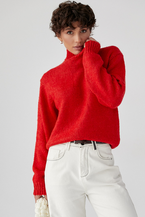 Короткий светр з горловиною-стійкою