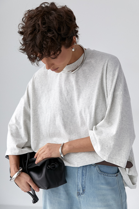 Женская футболка оверсайз с декоративным швом на спине