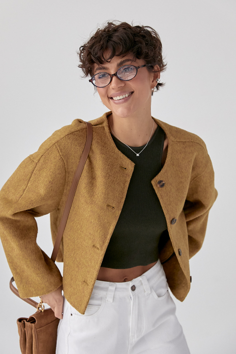 Короткое шерстяное пальто