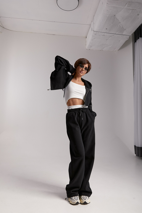 Спортивний костюм з коротким худі та прямими штанами