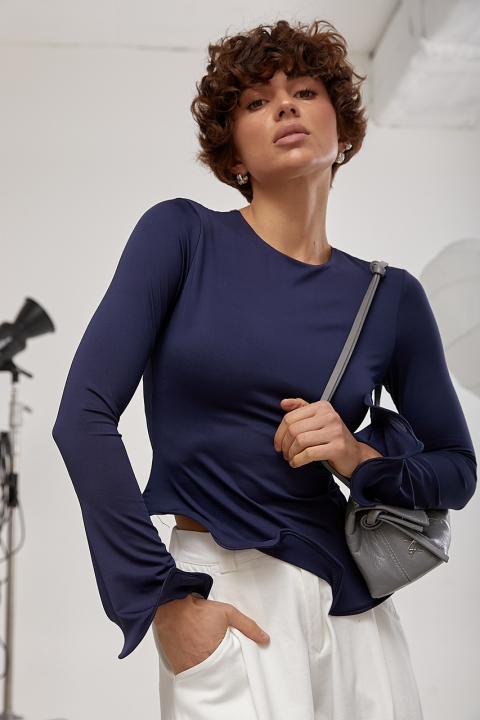 Элегантный лонгслив с волнообразными краями