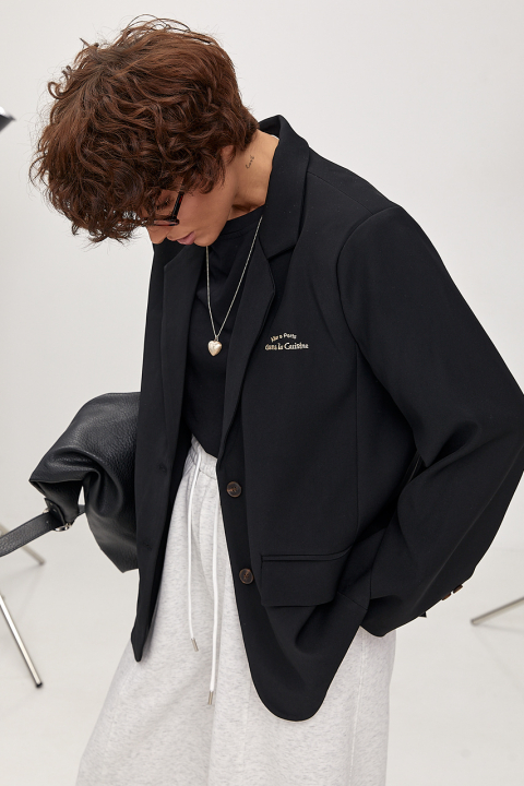 Классический прямой пиджак с надписями