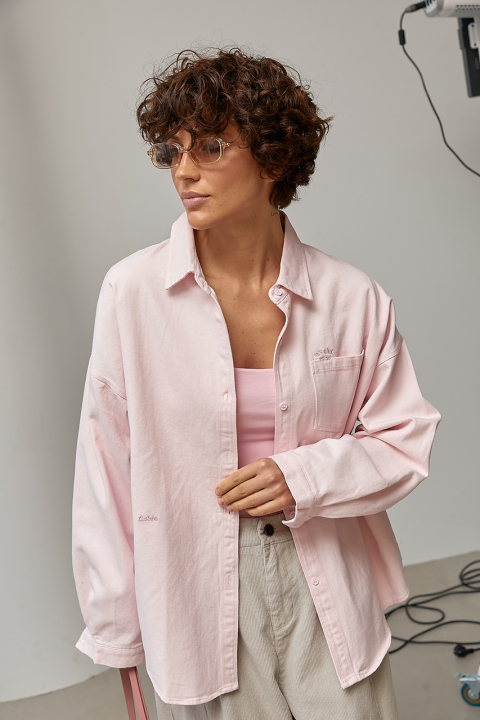 Котоновая рубашка на пуговицах с удлиненной спинкой