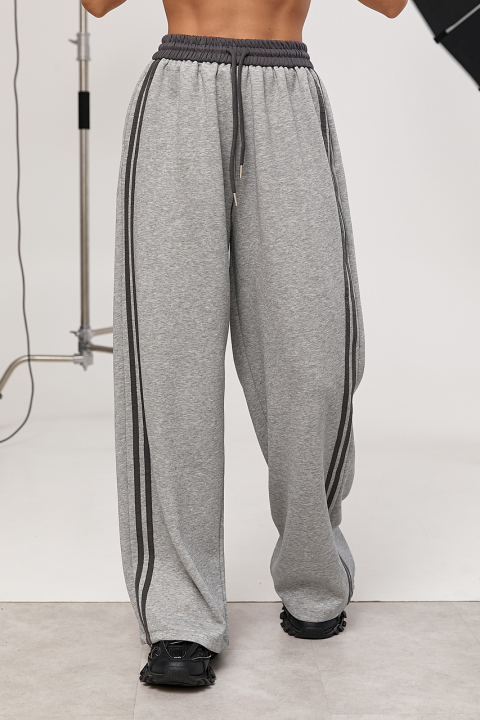 Широкі спортивні штани з лампасами