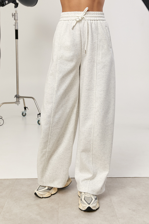 Спортивные штаны баги с декоративными швами