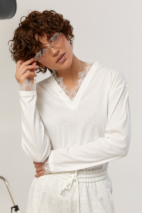 Свободный лонгслив с кружевом