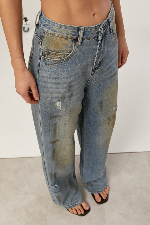 Широкие винтажные джинсы с эффектом загрязнения