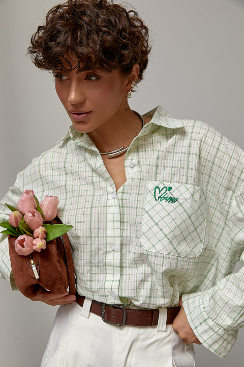 Сорочка в клітинку з вишитим написом на кишені