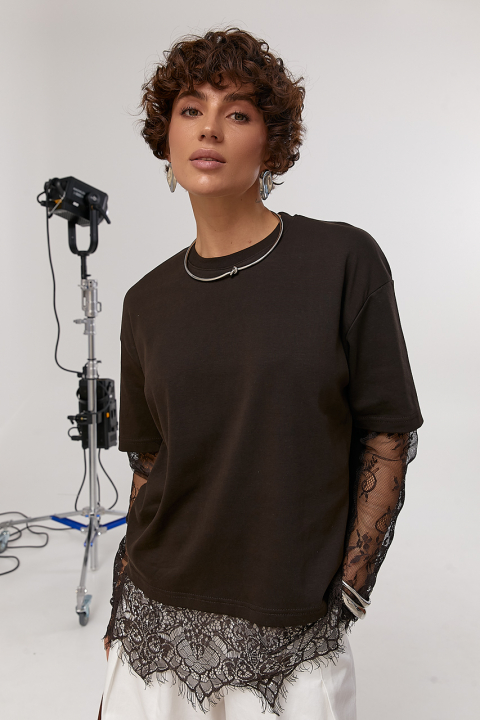 Трикотажний лонгслів із мереживними рукавами