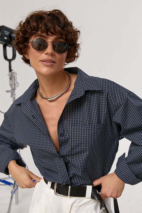 Класична сорочка на ґудзиках у дрібну клітинку