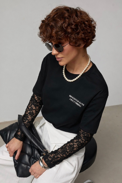 Лонгслів з написом із мереживними рукавами