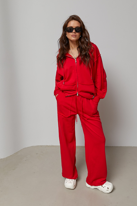 Спортивний костюм із рваними елементами на штанах і худі