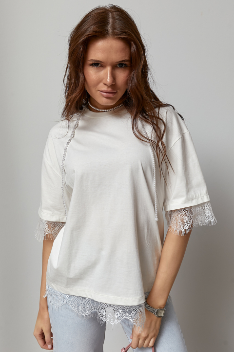 Футболка вільного фасону з мереживними вставками