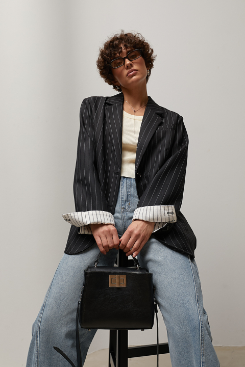 Класичний піджак у смужку