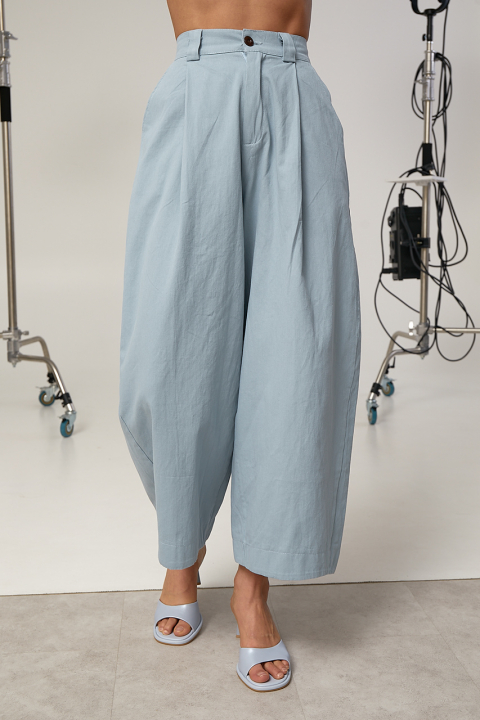 Укороченные котоновые брюки со складками