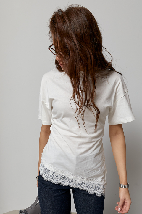 Асиметрична футболка з мереживним декором