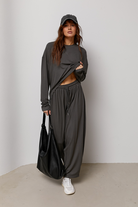 Однотонний вільний костюм з вільним лонгом та штанами