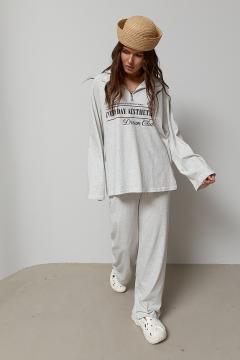 Спортивный костюм со свитшотом с надписью и штанами на затяжках