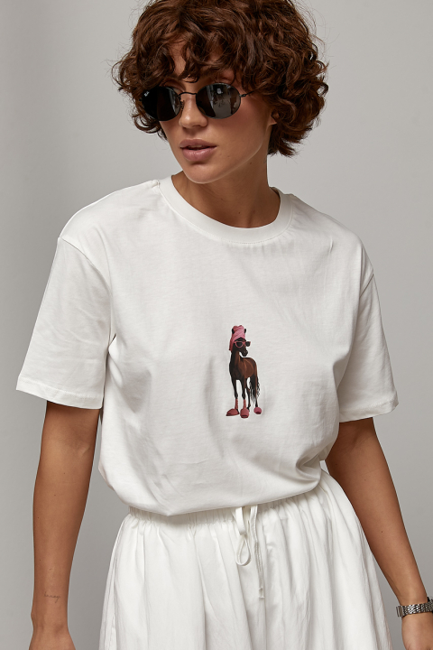 Біла футболка з fashion-принтом