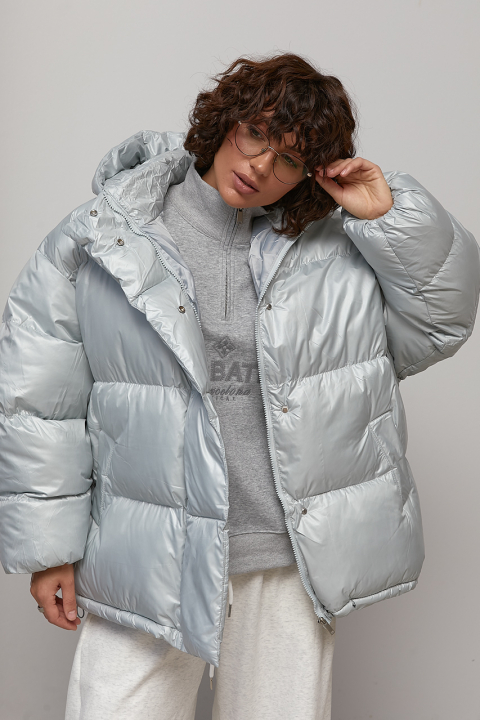 Объемная зимняя куртка oversize с капюшоном