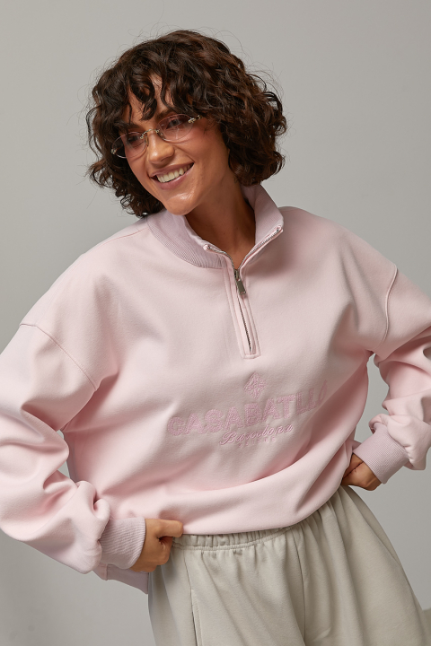 Теплый свитшот oversize с вышитой надписью